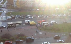 В Петербурге при столкновении  автобуса и маршрутки пострадали 10 человек