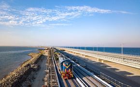 Строители Крымского моста достали из воды‍ съехавший при монтаже пролет