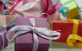 Названы подарки, которые можно дарить чиновникам