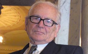 Французский кутюрье Пьер Карден соболезнует в связи с кончиной Караченцова