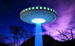 В небе над Мексикой сняли на видео яркие огни трех неподвижных НЛО