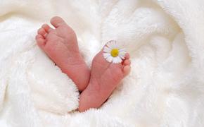 Нюша растрогала поклонников новым фото новорожденной дочки