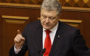 Политолог считает, что Петр Порошенко раскалывает Украину военным положением