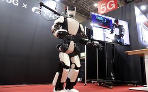 «Россия-24» выдала ряженного в костюм аниматора за современного робота