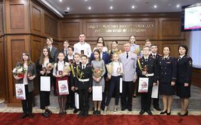 В столице состоялась торжественная церемония вручения паспортов подросткам