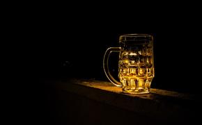 Житель Оренбурга сделал глоток пива в баре и сжег себе пищевод