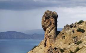 Во время похода в горы в окрестностях Судака москвичка сорвалась со скалы