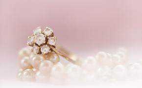 Женщина купила  мультиварку и нашла в ней старое кольцо с бриллиантом