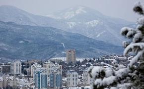 Во время новогодних праздников Южный берег Крыма завалило снегом