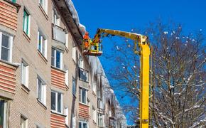 В Орловской области ребенок получил перелом из-за падения куска льда с крыши