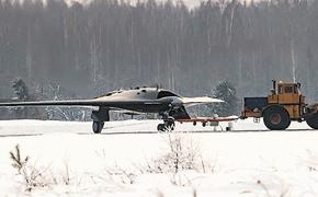 Скрытный «Охотник», или летающий оруженосец Су-57