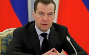 Медведев о новом пакете санкций против РФ: "Шизоидная история"