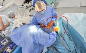 В челябинской клинике «Канон» пациенту заменили сустав