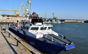 Десантные катера Росгвардии начали охранять Крымский мост