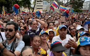 На митинг оппозиции в Каракасе вышли 20 тысяч человек