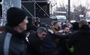 На Украине националисты пытались напасть на Порошенко