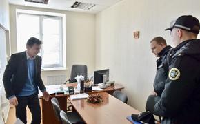 Скандал в Даугавпилсе: руководитель Зайцев забаррикадировался  и спрятался в своем кабинете