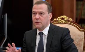 Медведев  заявил, что женщина лучший руководитель