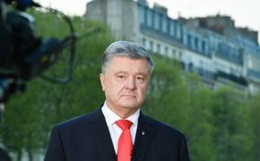 Порошенко посвятил песню "Ты  ж меня пидманула!" отсутствующему на дебатах Зеленскому