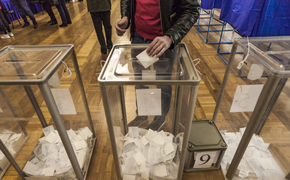 В Ровно полицейские взломали сейф с избирательными бюллетенями