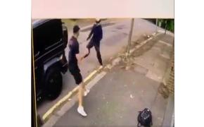 Появилось видео вооруженного нападения на футболистов "Арсенала" в Лондоне