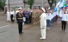 Свистать всех на… парад!