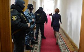 Правоохранители изъяли документы в кабинетах правительства Хабаровского края
