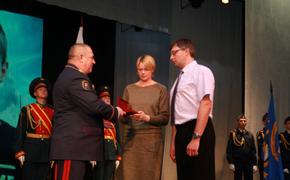 В Хабаровске вручили посмертную награду родителям мальчика-героя