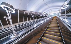 В Московском метро появились самое большое панно и самый длинный эскалатор